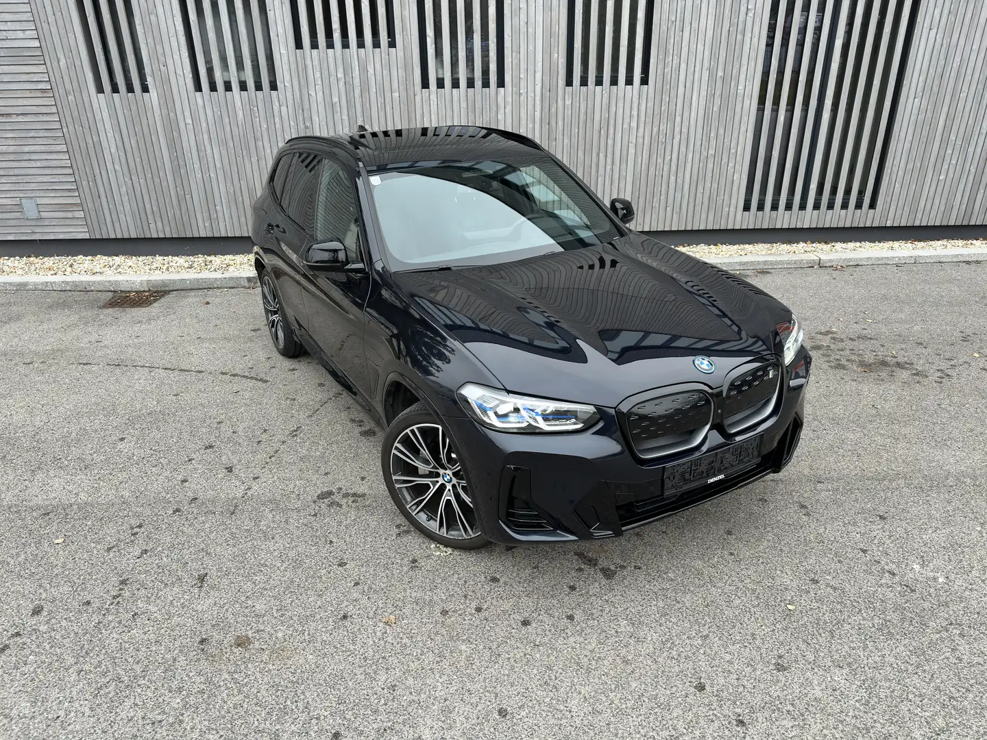BMW iX3 M Sport 73,8kWh Impressive *VOLL, 21", Las Schwarz - 2