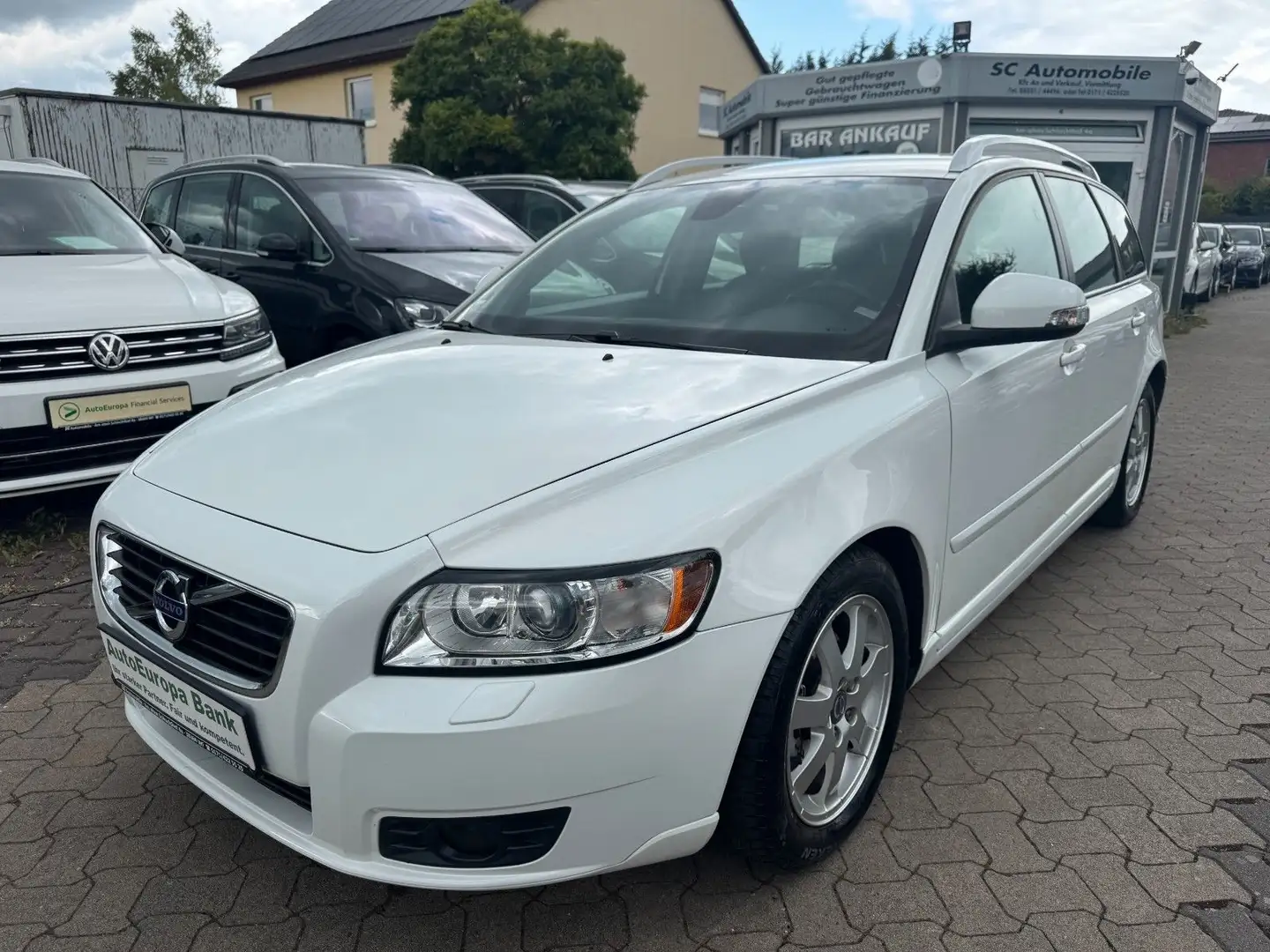 Volvo V50 Kombi 1.6 D Business Pro Edition Weiß - 1