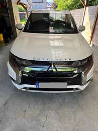 Outlander PHEV 2.4i 4WD Instyle SDA-NAV