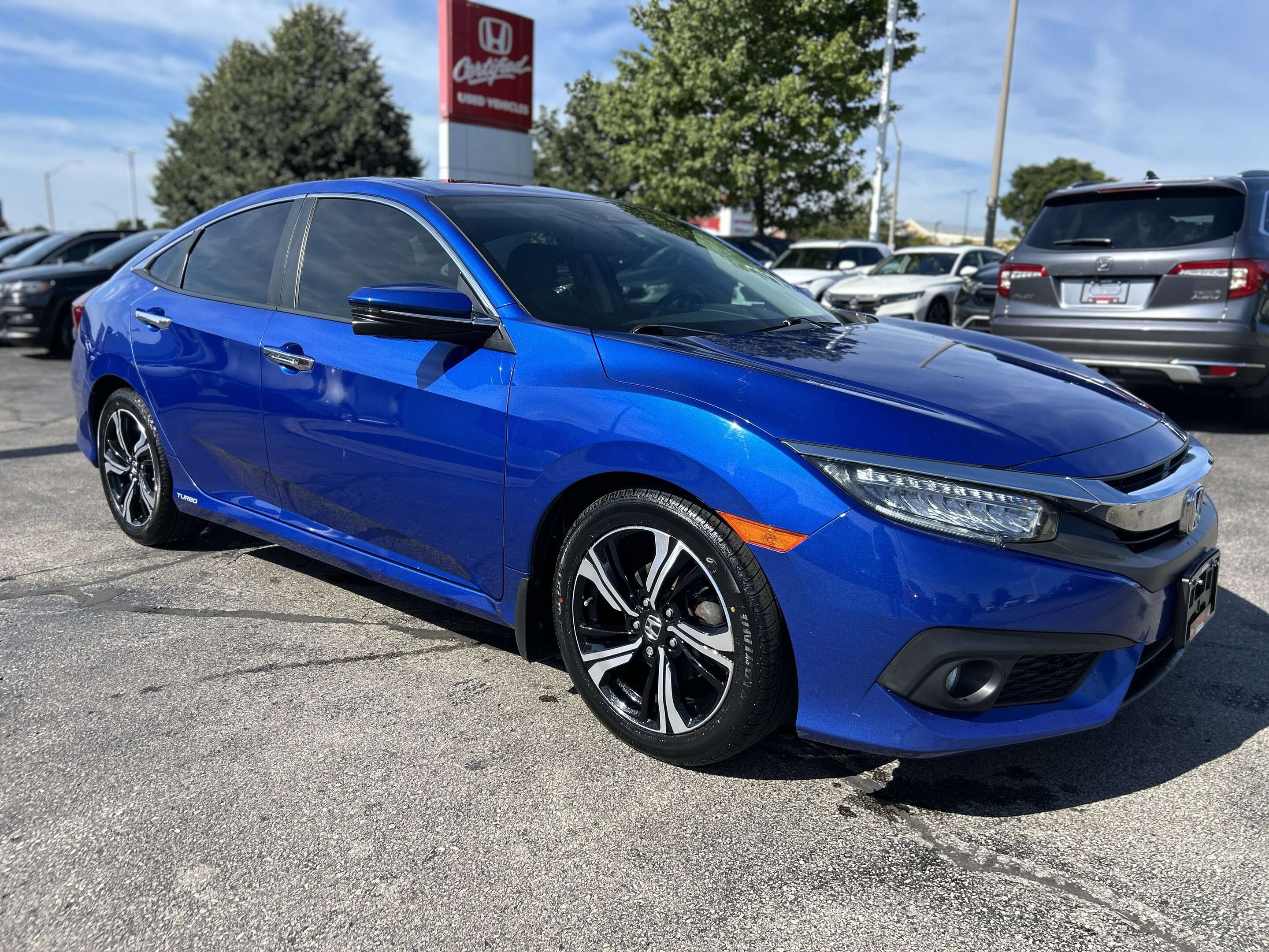 2018 Honda Civic Touring | Sunroof | Leather | Backup Camera — снимка 1