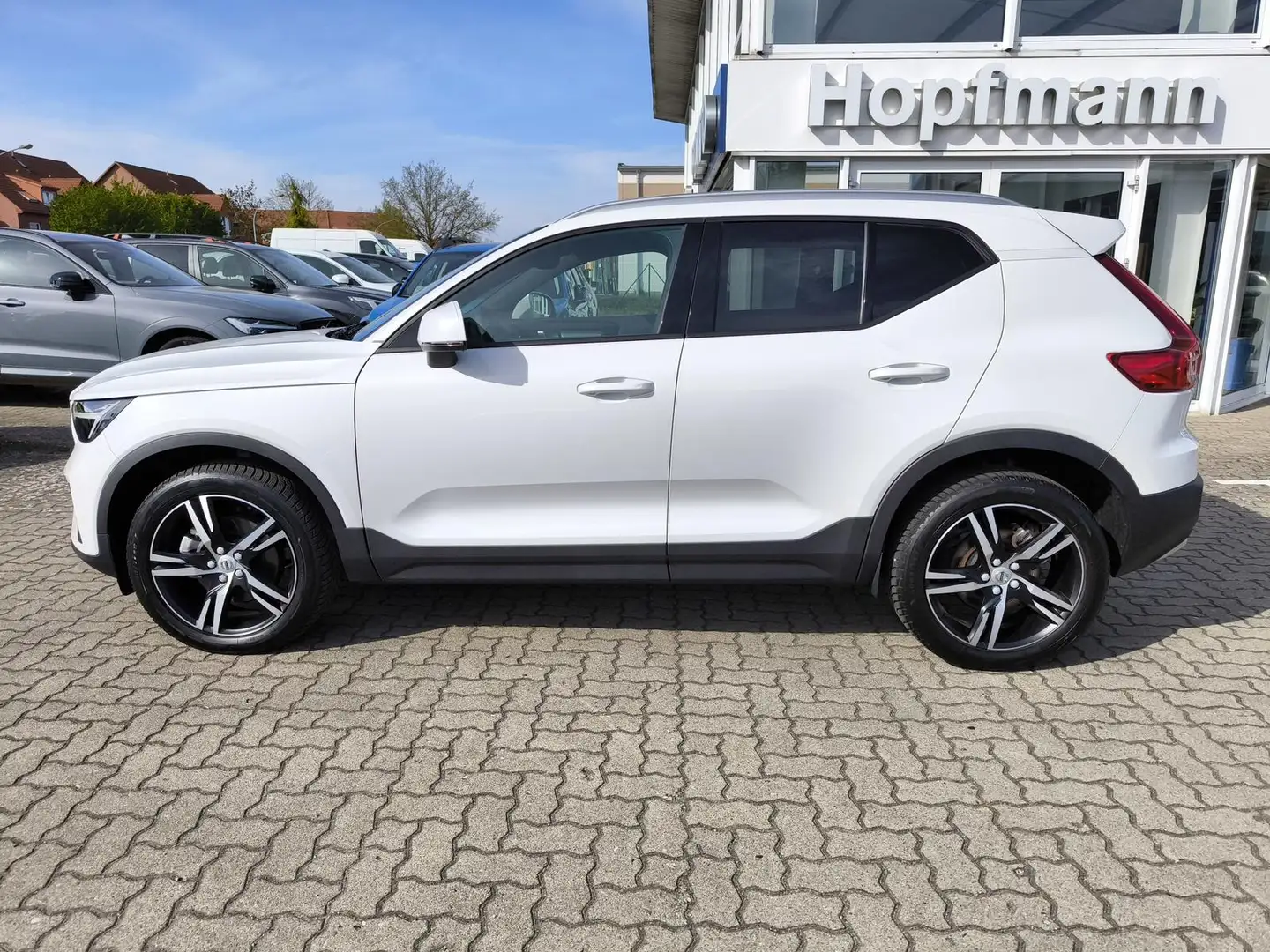 Volvo XC40 B3 Benzin Aut. / ACC / BLIS mit WKR Weiß - 2