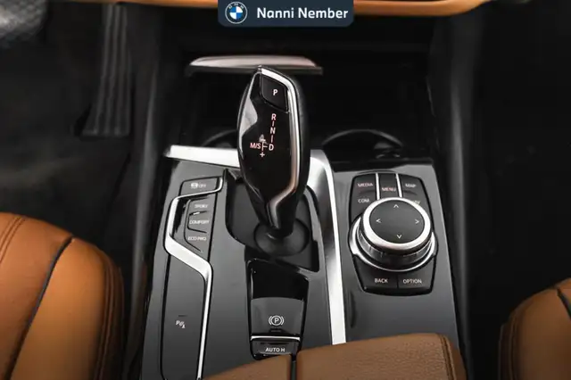 BMW 5 Series view 13