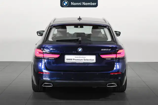 BMW 5 Series view 4