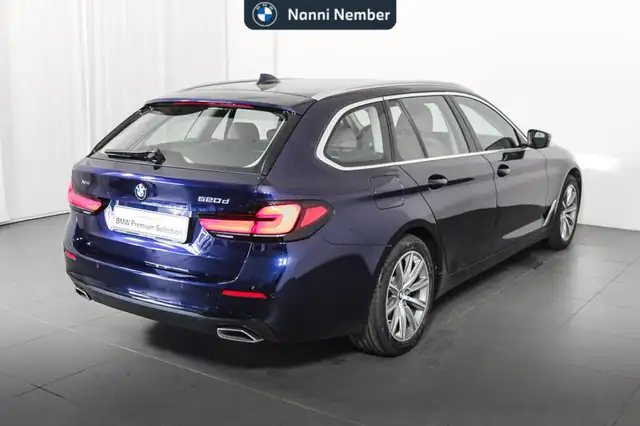 BMW 5 Series view 3
