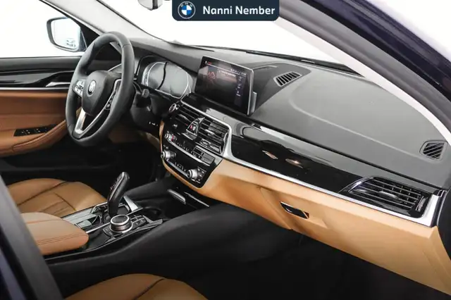 BMW 5 Series view 8