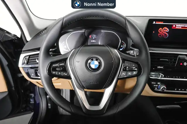 BMW 5 Series view 10