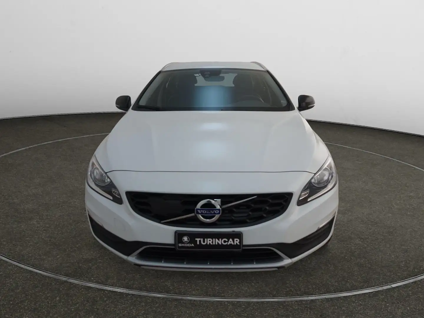Volvo V60 Cross Country D3 Geartronic Business Plus Белый - 2