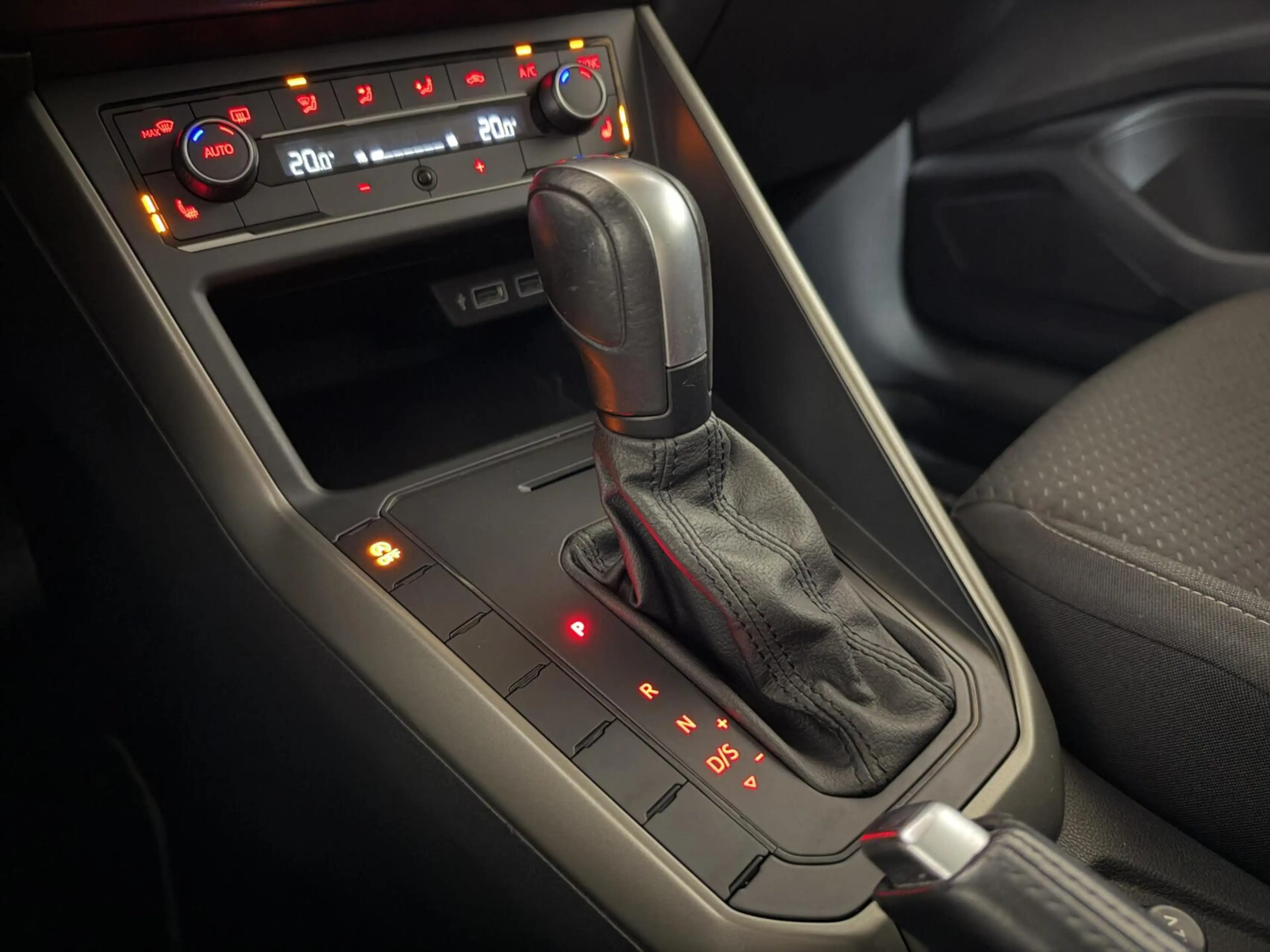 Volkswagen Polo 1.0 TSI 17” R-Line DSG CarPlay Stoelverwarming — photo 30