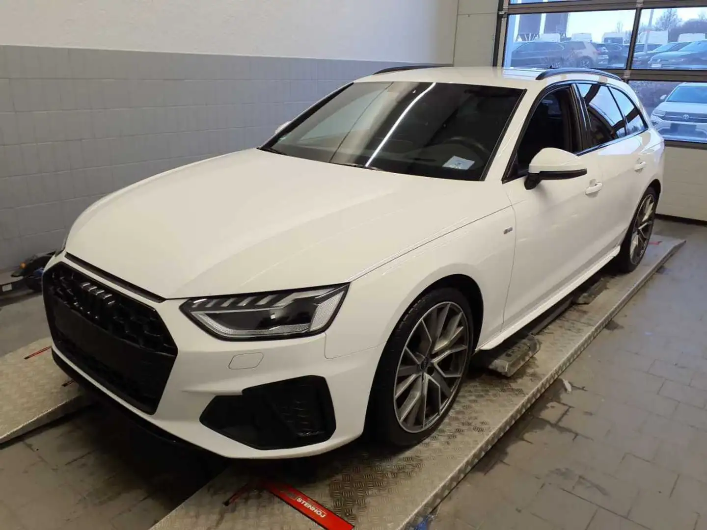 Audi A4 Avant S line 40TDI quatt 2x S line Matrix Black Na Weiß - 2