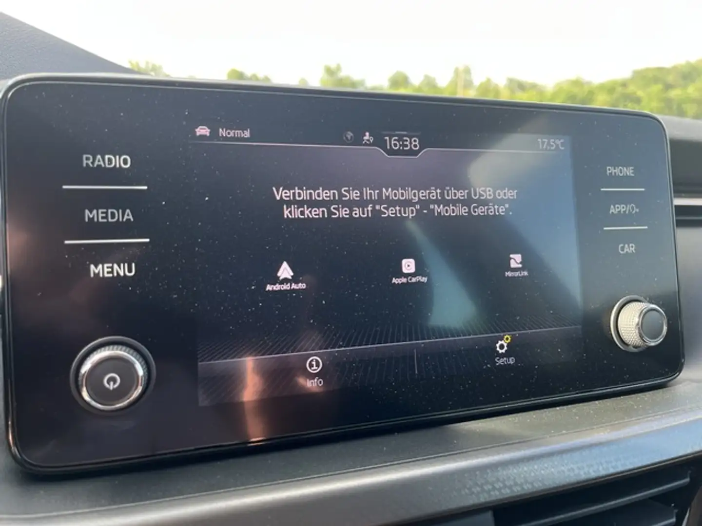 Skoda Kamiq 1,0 TSI Style + Sitzheizung + Kamera +  PDC + Klim Gris - 2