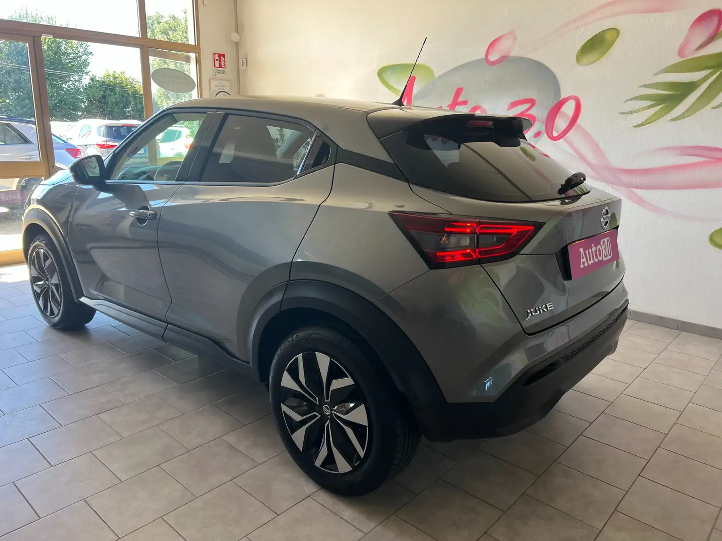 Nissan Juke Juke II 2020 1.0 dig-t Tekna 114cv Grijs - 2