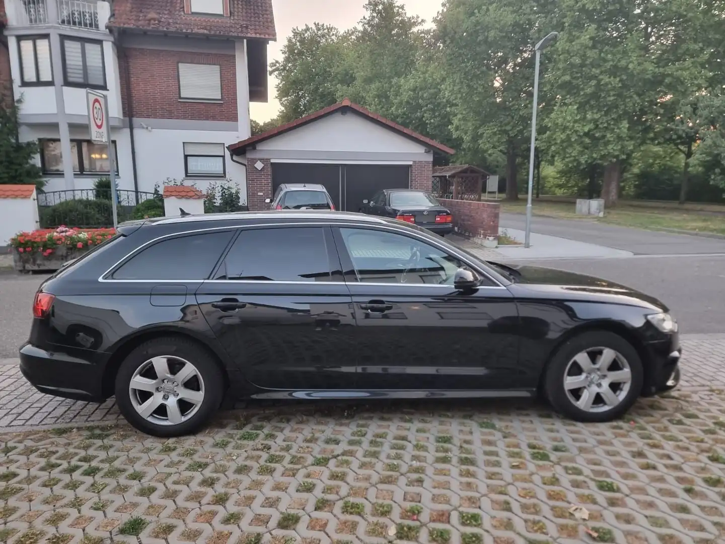 Audi A6 Avant Diesel 2.0 TDI ultra S tronic Schwarz - 1