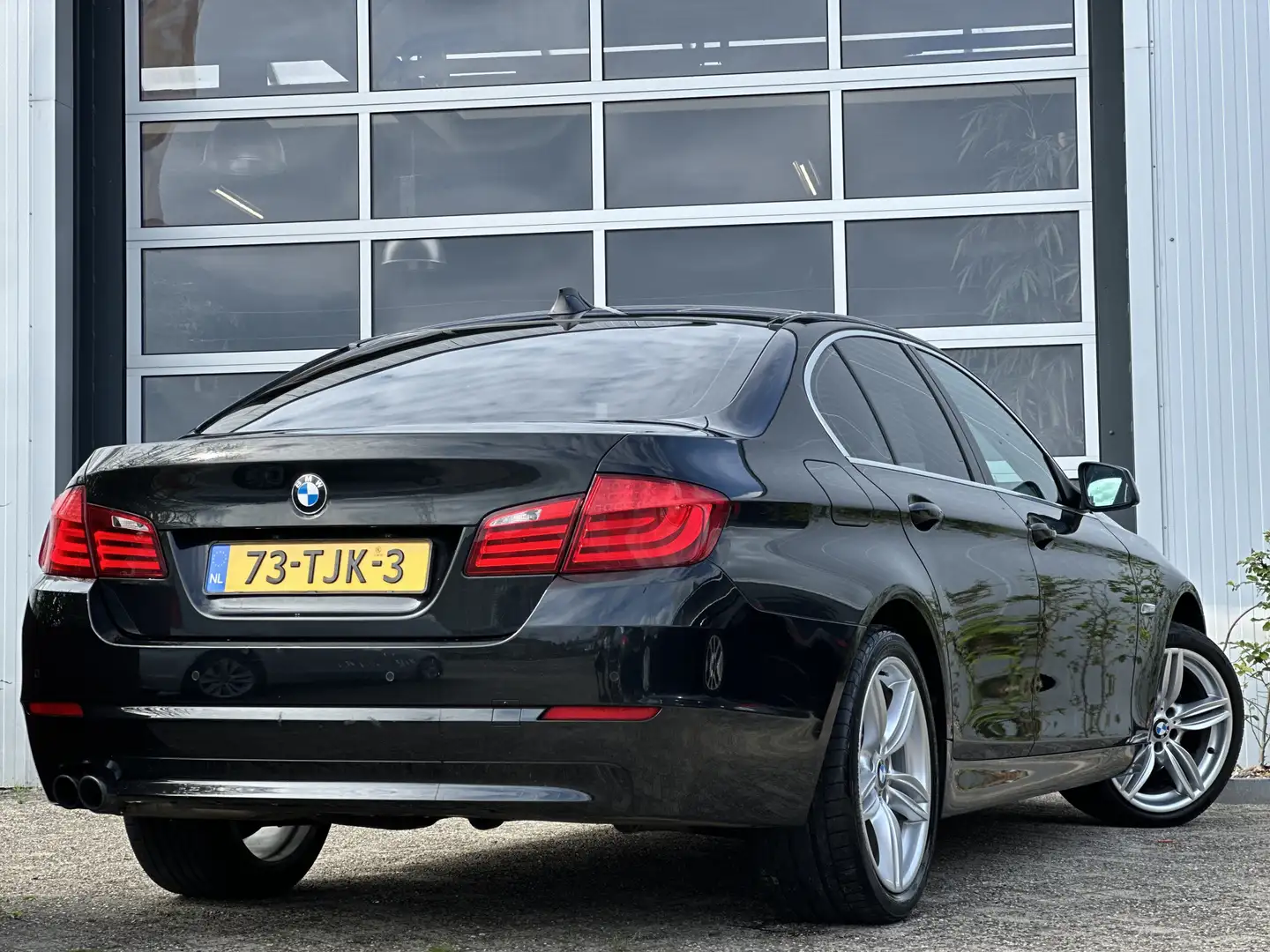 BMW 528 5-serie 528i High Executive M Sportpakket 245PK | Negro - 2