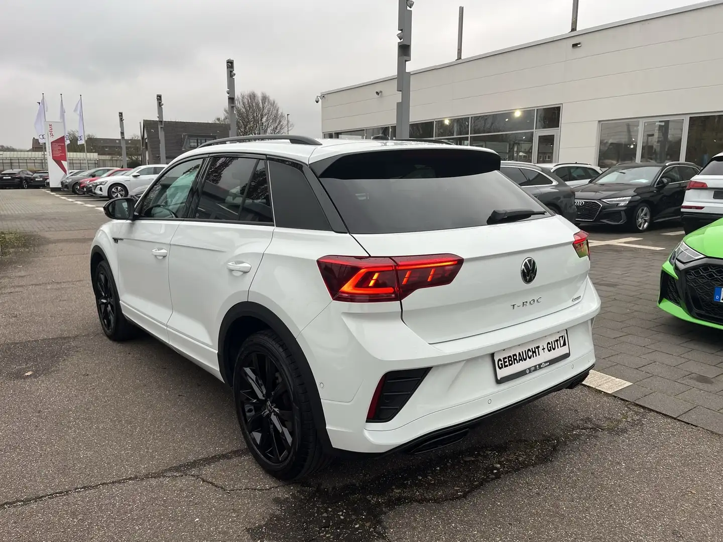 Volkswagen T-Roc 2.0 TSI DSG R-Line 4Motion AHK LED Weiß - 2