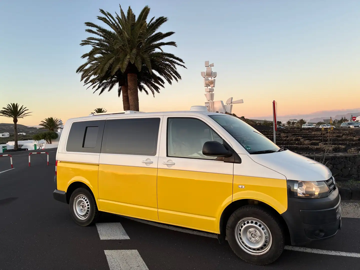 Volkswagen T5 Transporter 1.9 TDI Amarillo - 1