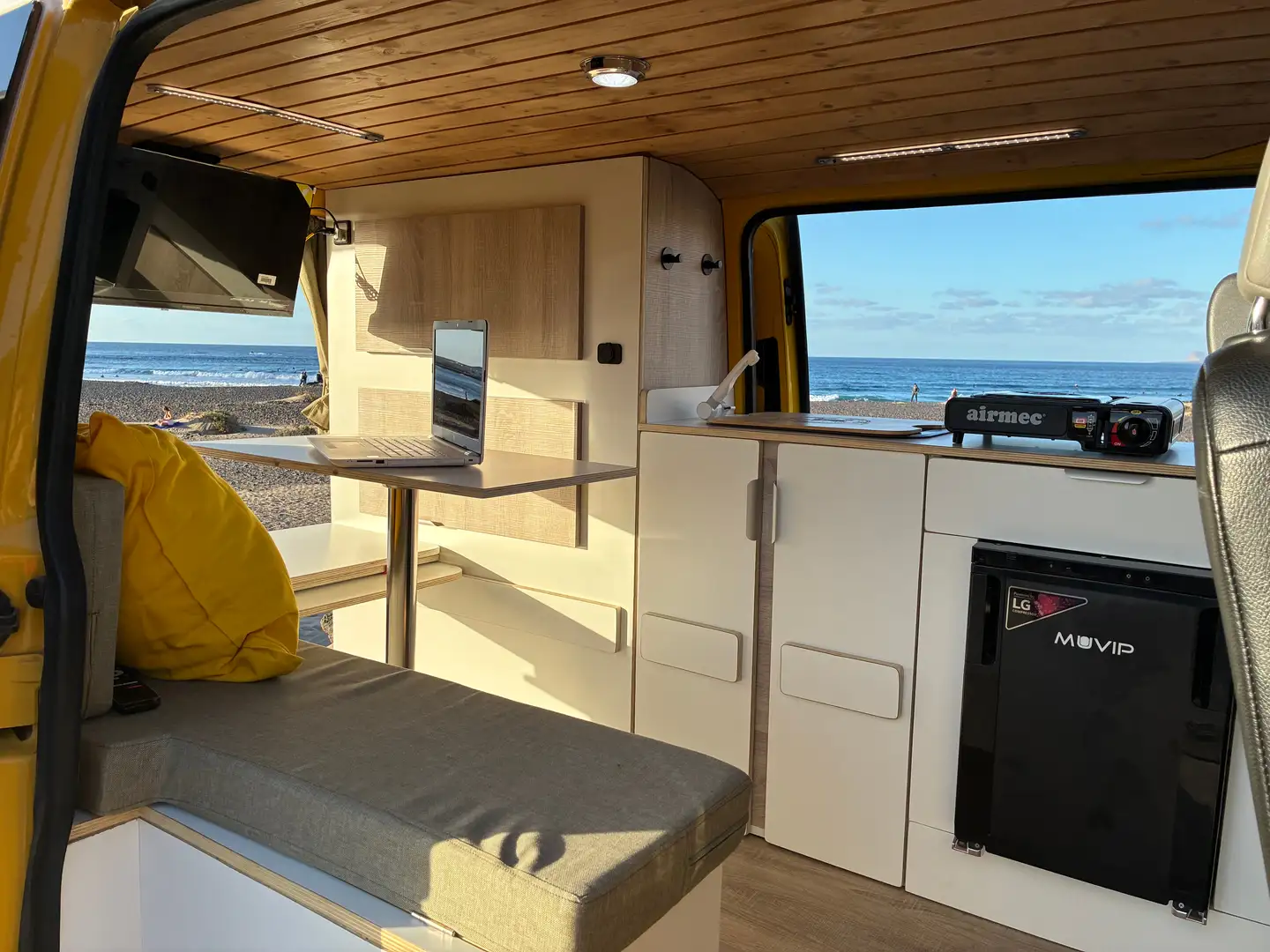 Volkswagen T5 Transporter 1.9 TDI Amarillo - 2