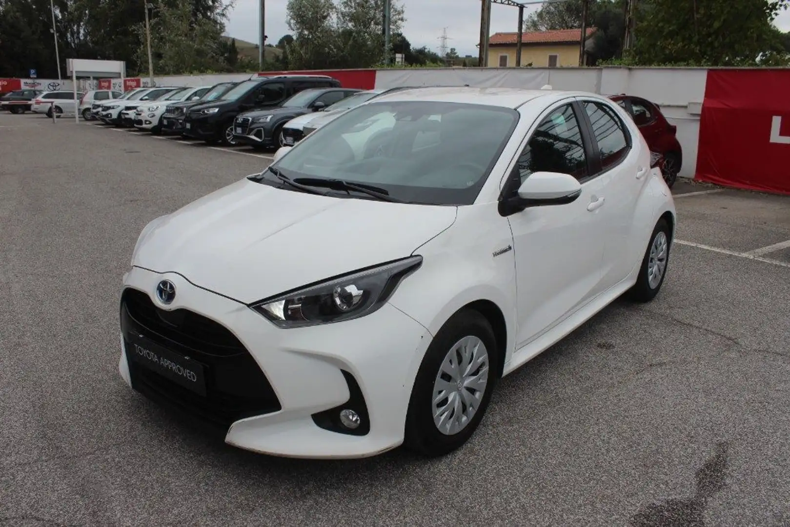 Toyota Yaris 1.5 Hybrid 5 porte Active Bianco - 1