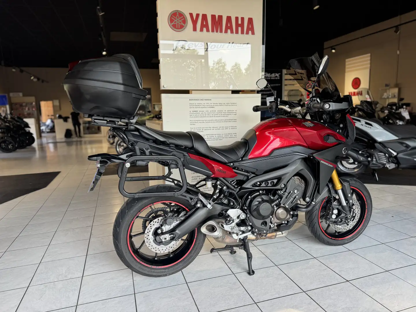 Yamaha MT-09 Rouge - 2