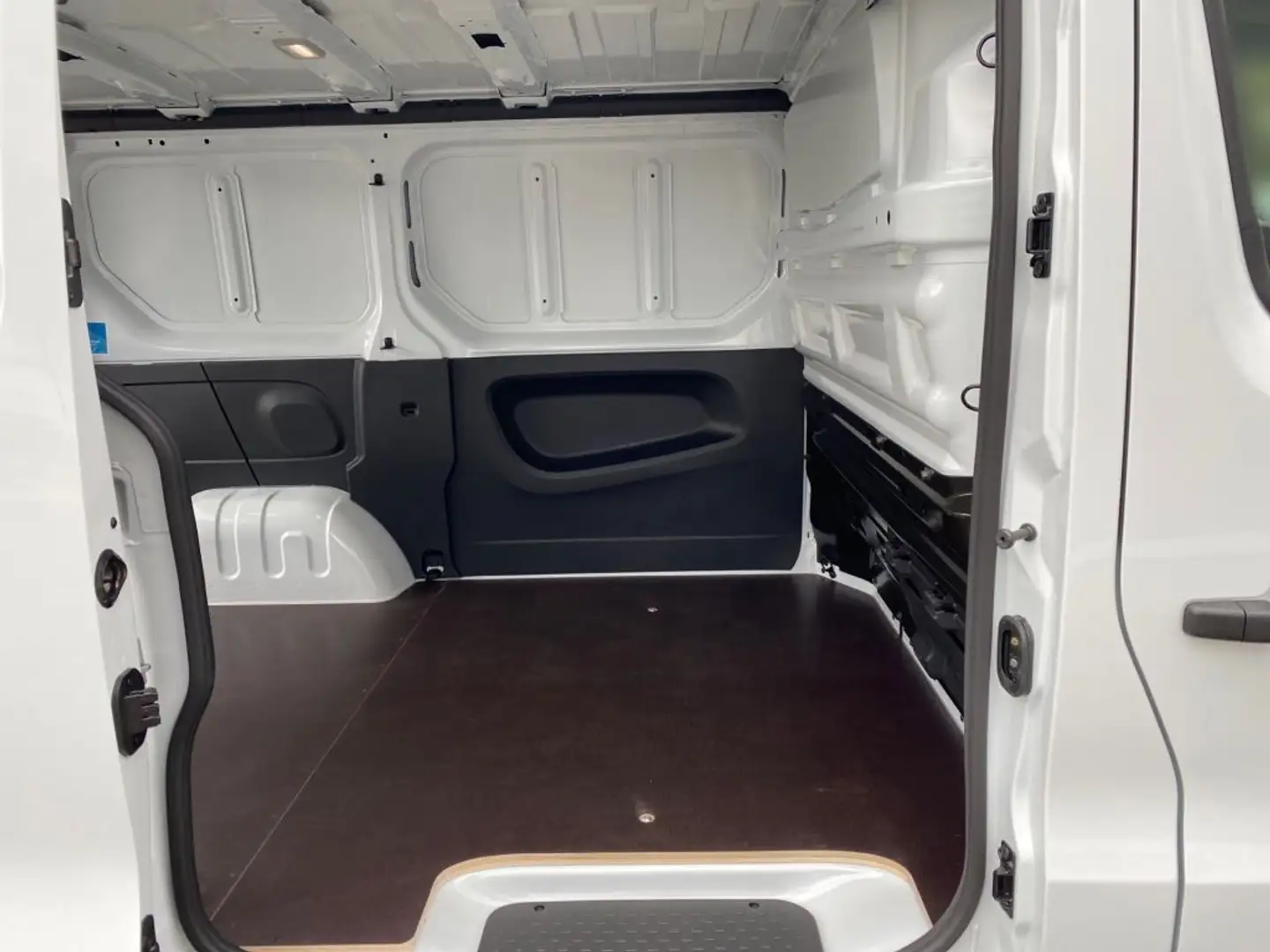 Nissan Primastar L1H1 3,0 dCi 130 N-Connecta Weiß - 2