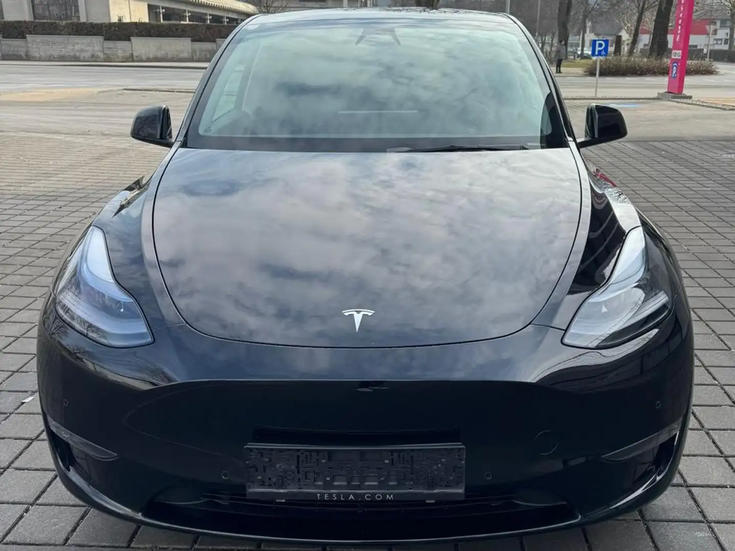 Tesla Model Y Long Range AWD 75kWh Schwarz - 1