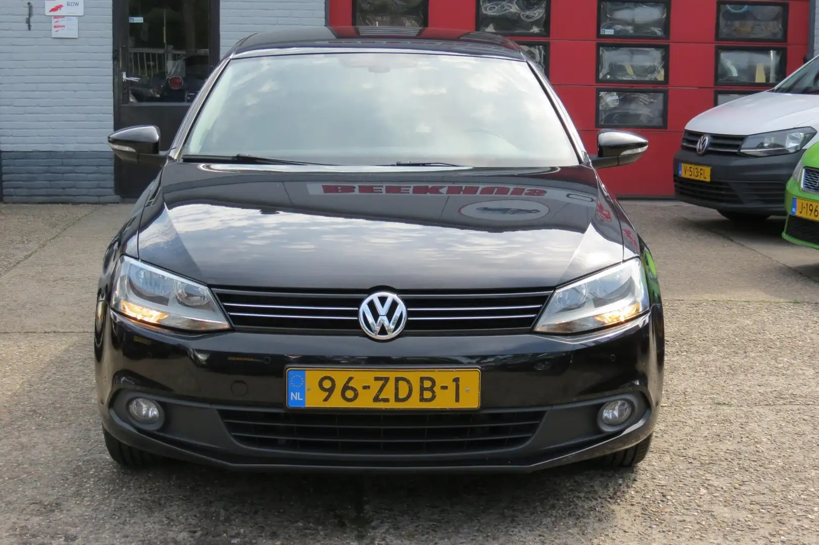Volkswagen Jetta 1.2 TSI Comfort Executive Line , NAVI , PDC Zwart - 2