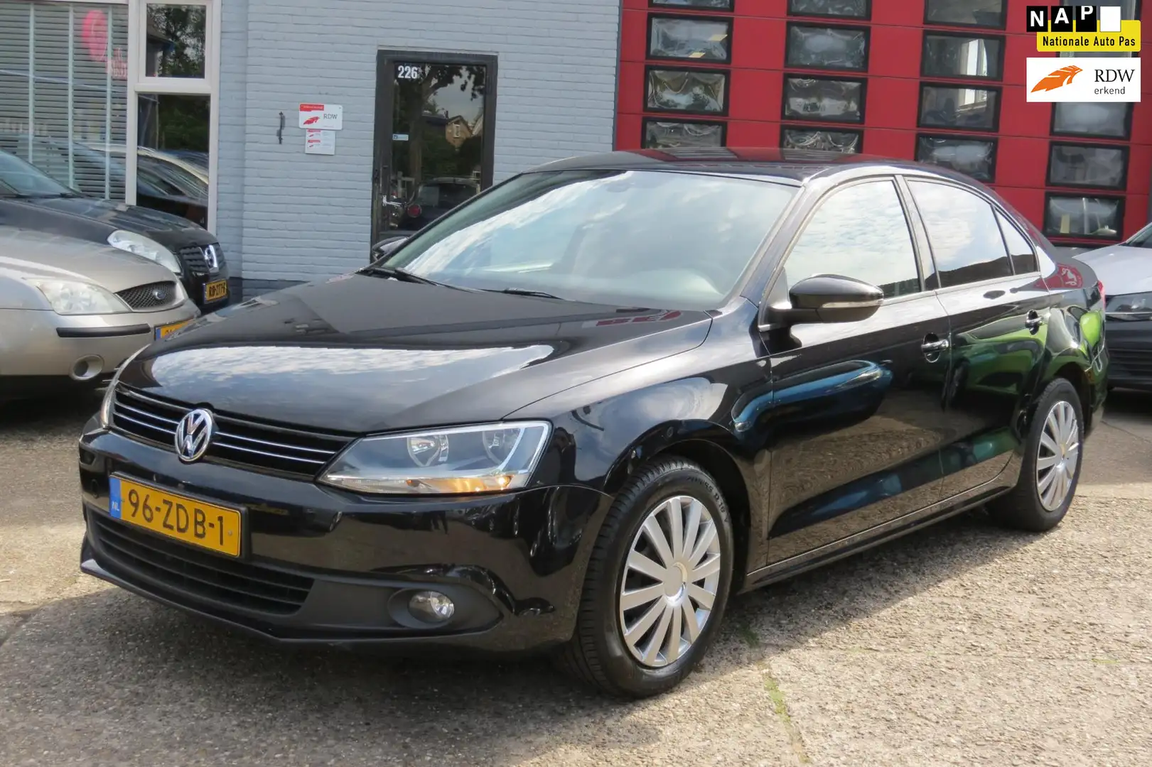 Volkswagen Jetta 1.2 TSI Comfort Executive Line , NAVI , PDC Zwart - 1