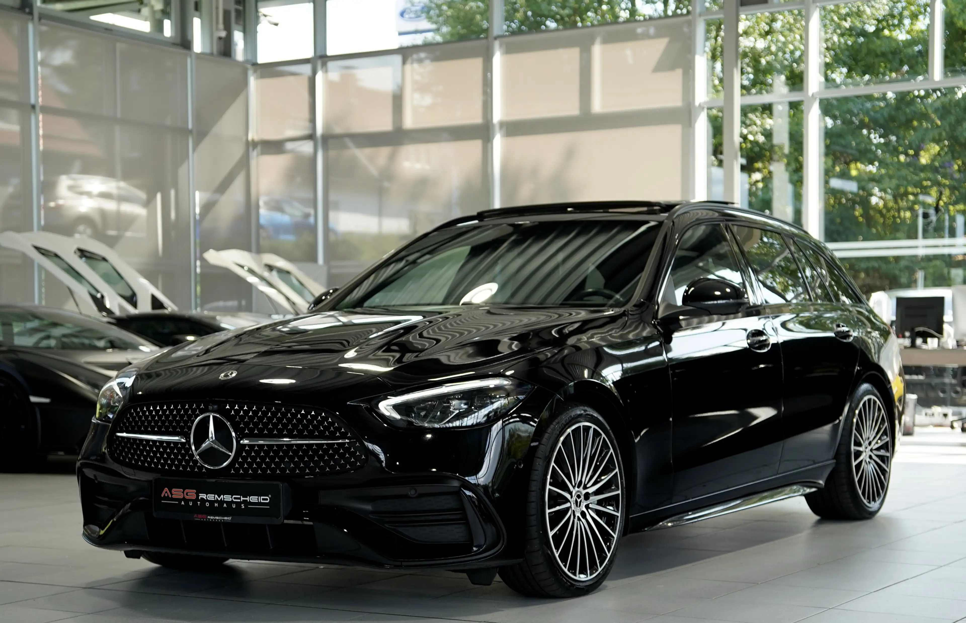 Mercedes-Benz C 300 d T AMG Line *2.H *19*Distr.*Digital*Pano — photo 4