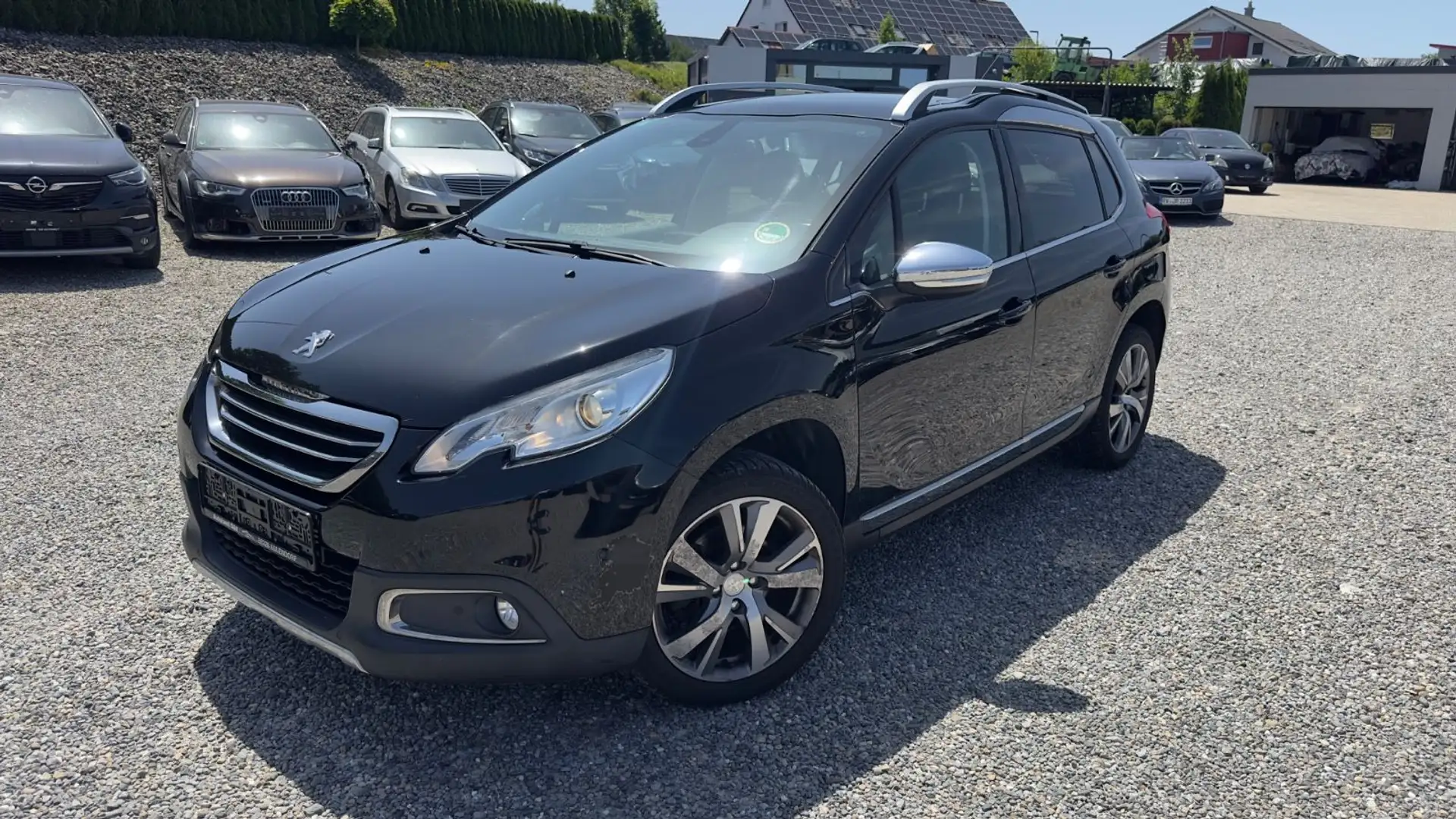Peugeot 2008 1.2 Allure Navi PDC Glasdach parkasisstent Zwart - 1