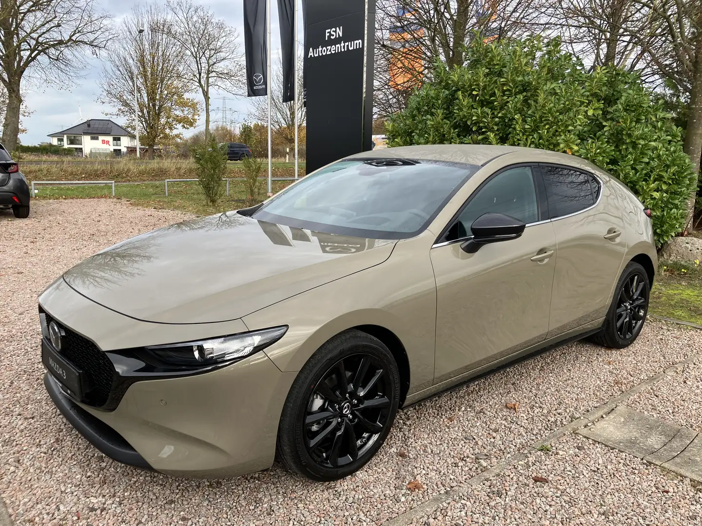 Mazda 3 2.5L e-SKYACTIV G 140PS 6AT Homura Grün - 1
