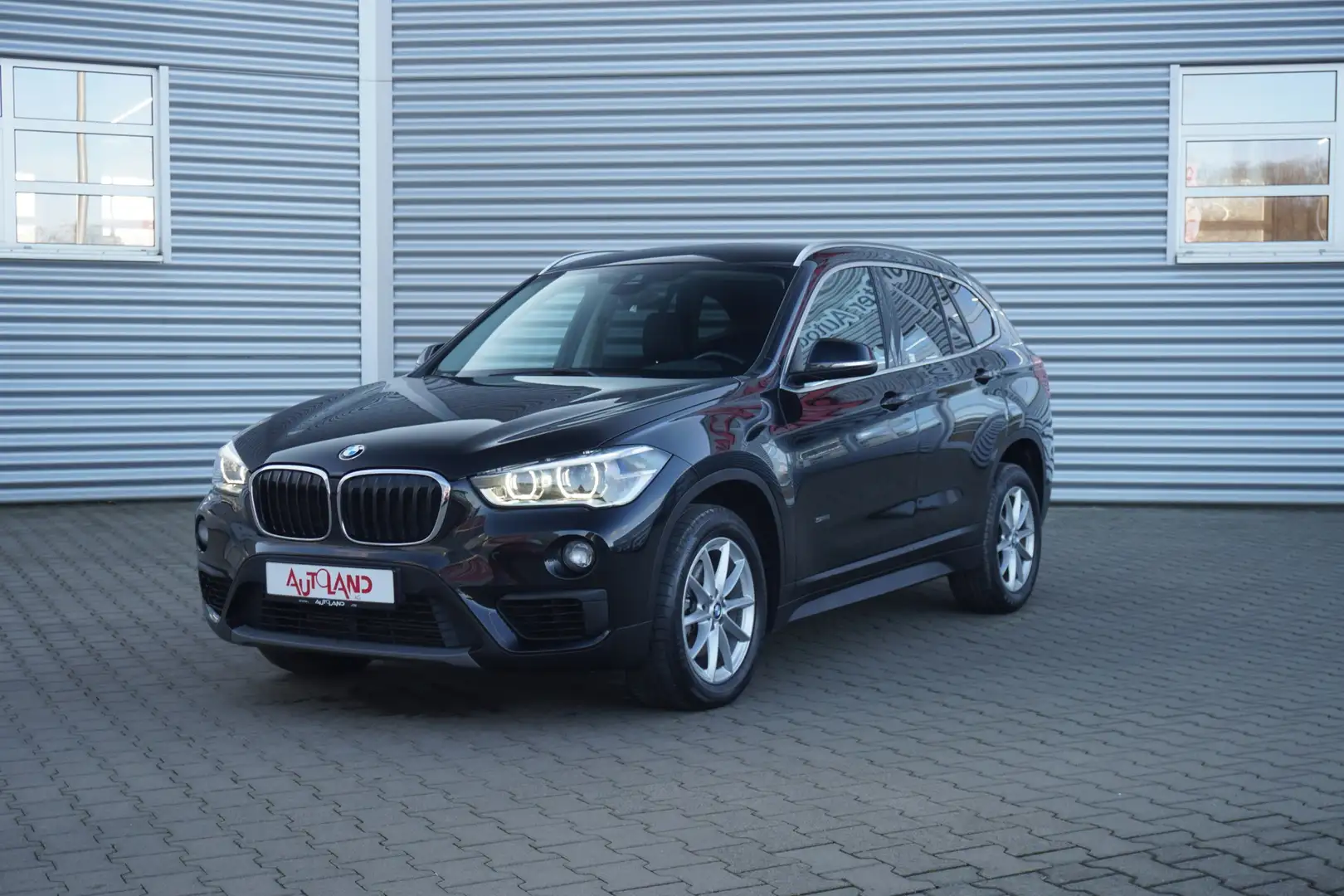 BMW X1 sDrive 18 i Advantage LED Navi Sitzheizung Schwarz - 2