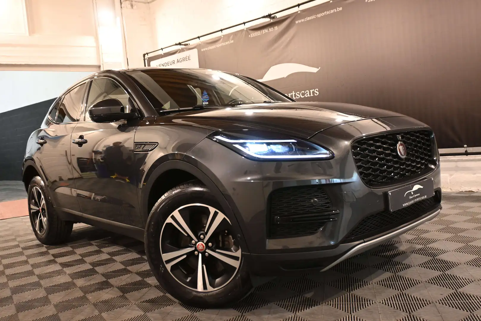 Jaguar E-Pace 2.0 D AWD NEW MODEL / CAMERA 360 / 3D / CARPLAY Gris - 2