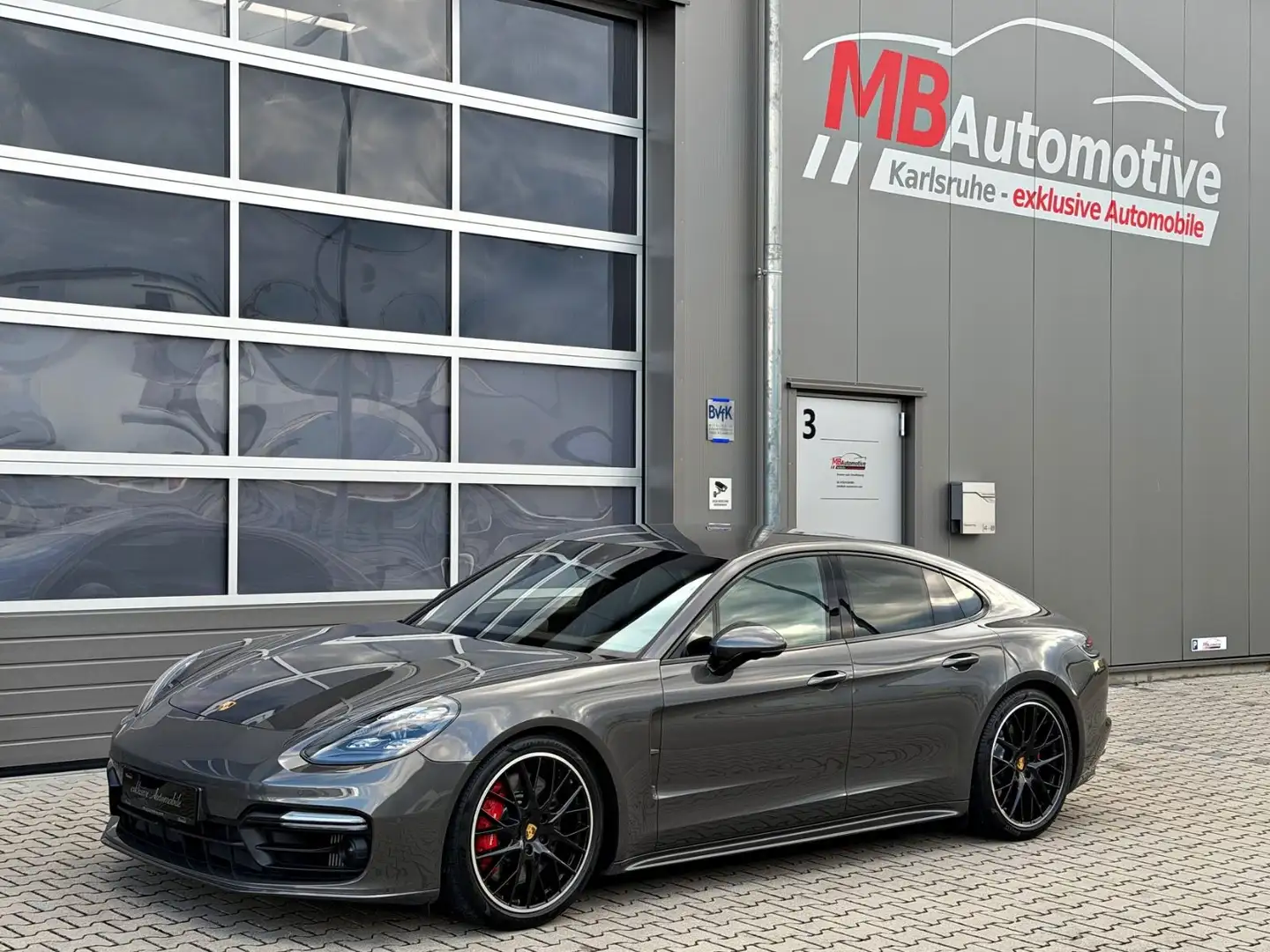 PORSCHE Panamera