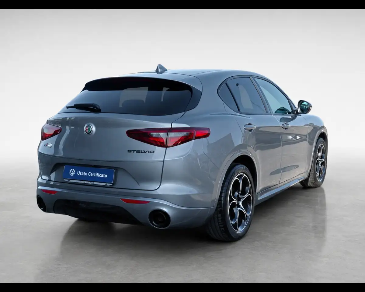 Alfa Romeo Stelvio 2021