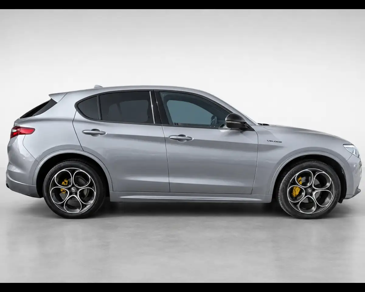 Alfa Romeo Stelvio 2021