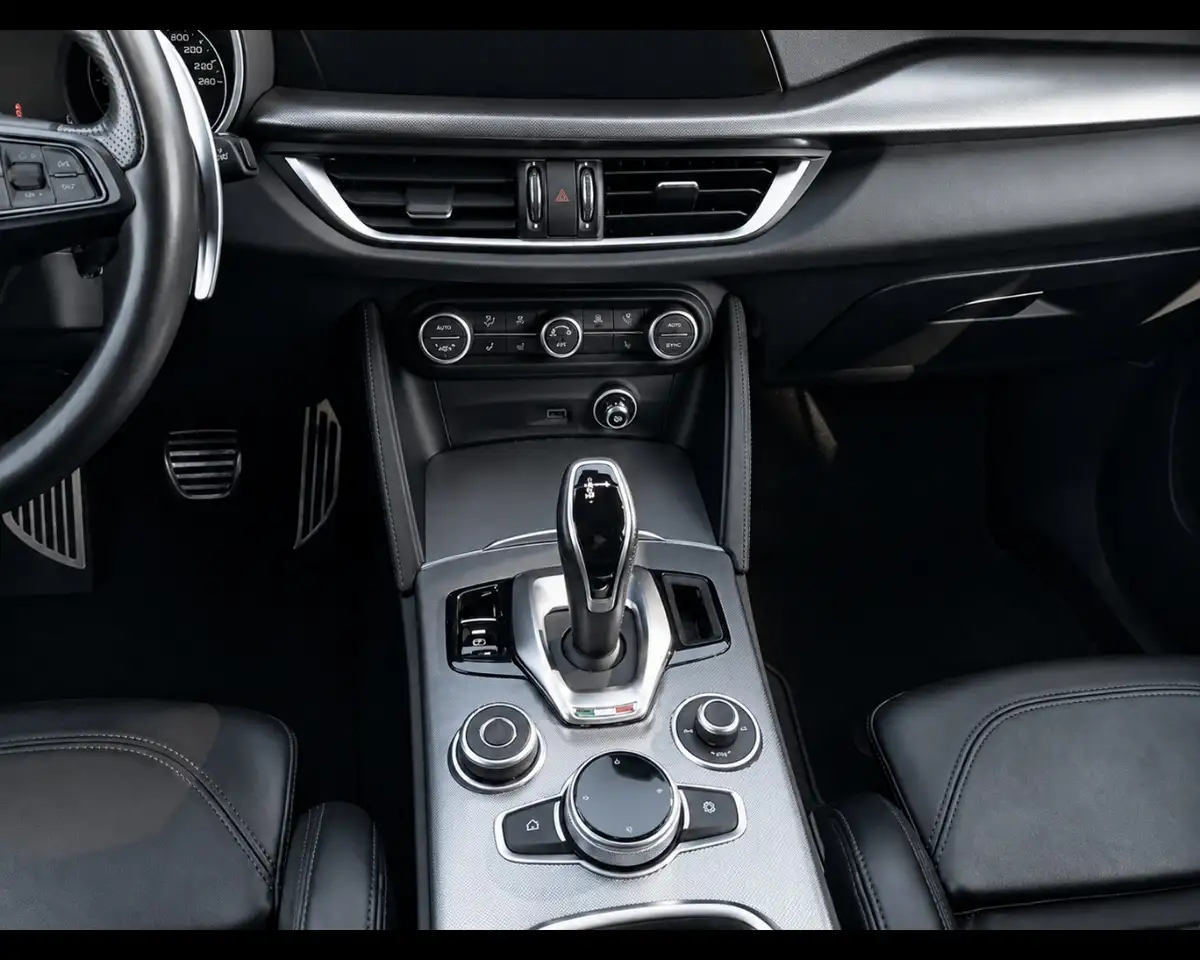 Alfa Romeo Stelvio 2021 — фото 13