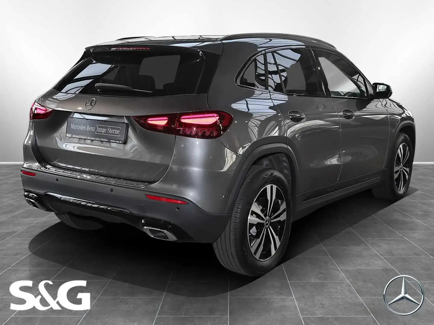 Mercedes-Benz GLA 180 NIGHT PAKET+KAMERA+LED+SPURHALTE+PDC+18" Grau - 2