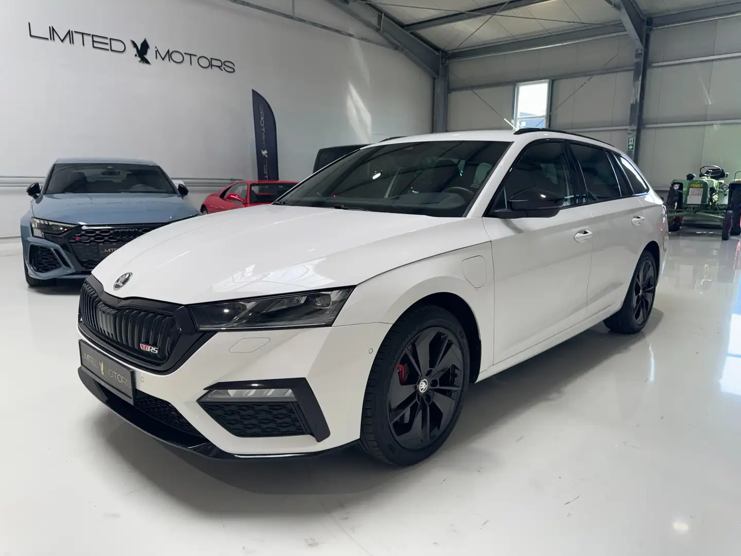 Skoda Octavia RS iV Head-up Massage beheizLenk 4xSitzhzg 360° Bílá - 1