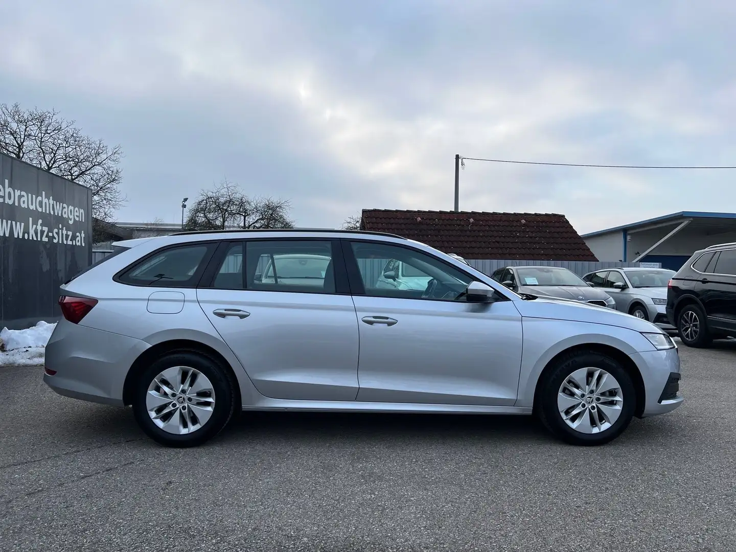 Skoda Octavia Combi 2,0 TDI Ambition DSG | AHK/ACC Silber - 2