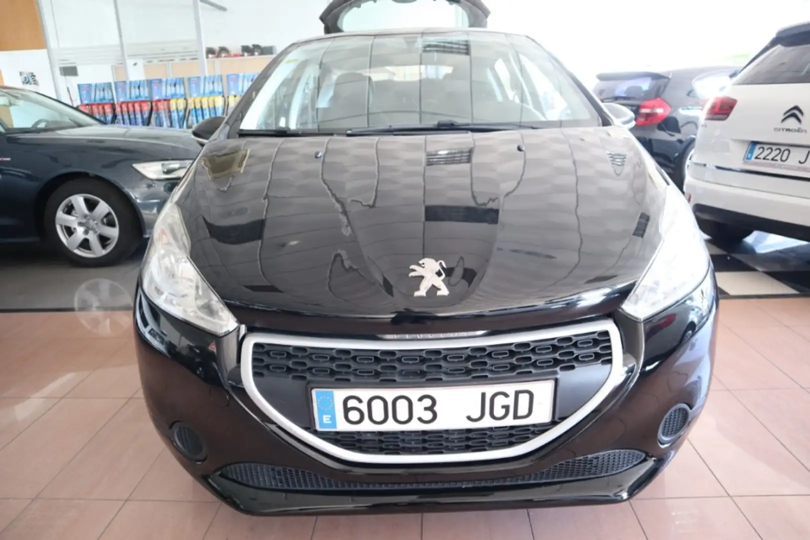 Peugeot 208 1.6 BlueHDi Active 75 Negro - 2