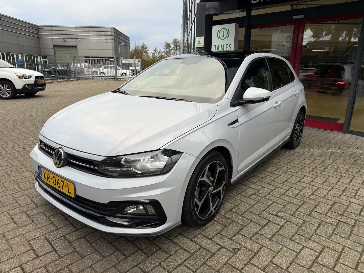 Volkswagen Polo 1.0 TSI Highline R-Line Panoramadak Grijs - 2