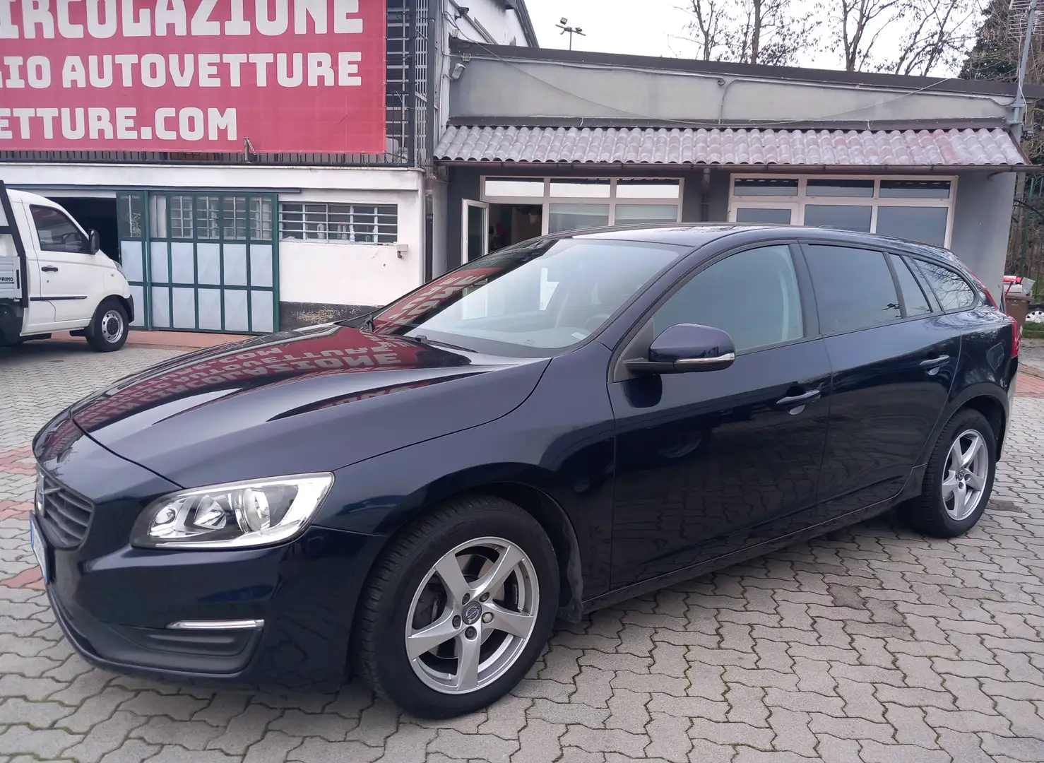 Volvo V60 2.0 d2 Summum geartronic ADATTA X NEOPATENTATI Blau - 1