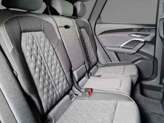 Audi Q5 view 8