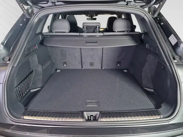Audi Q5 view 10
