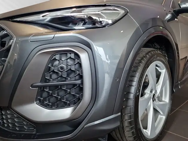 Audi Q5 view 6