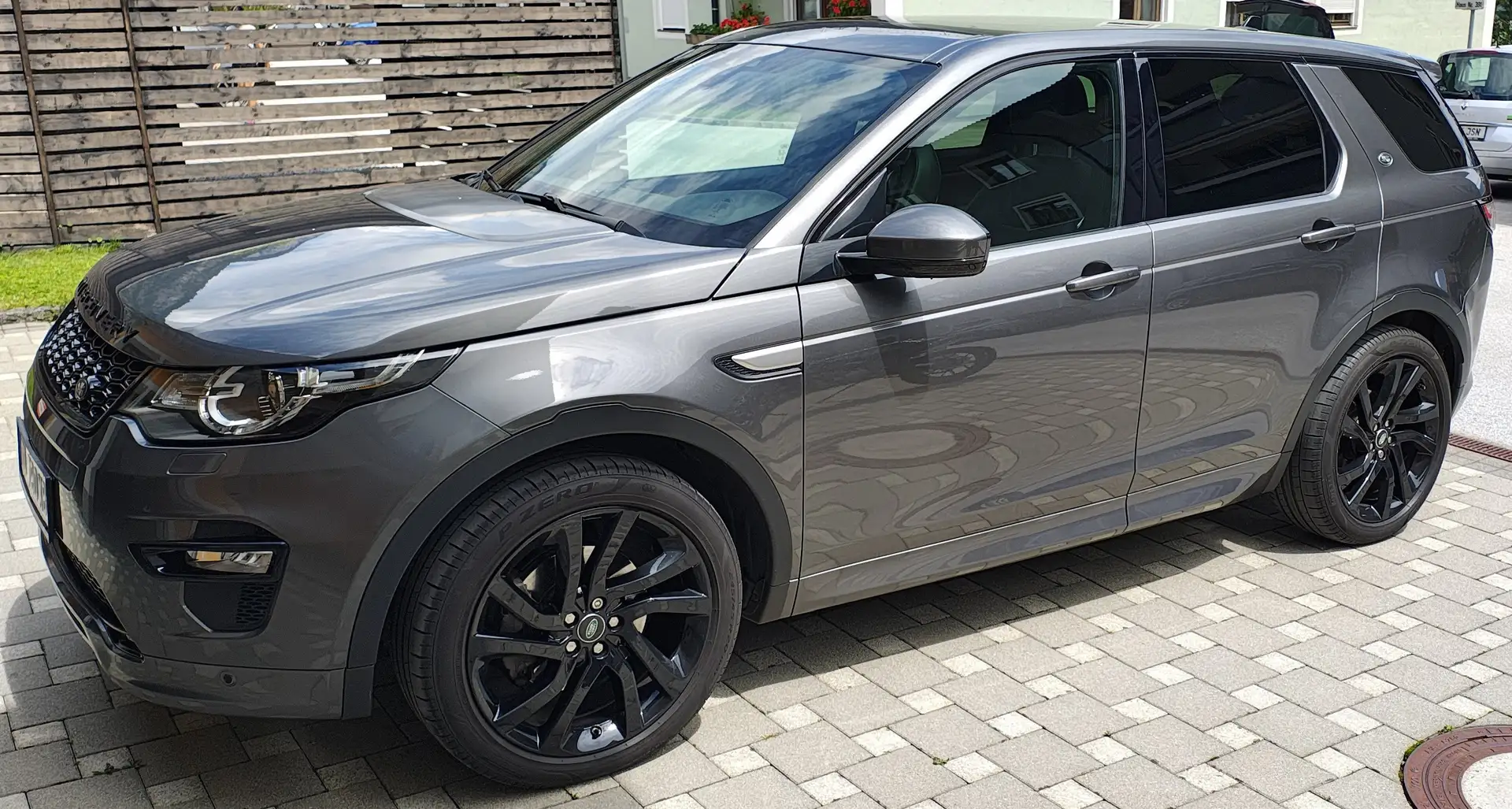 Land Rover Discovery Sport Discovery Sport 2,0 SD4 4WD HSE Aut. Grau - 1