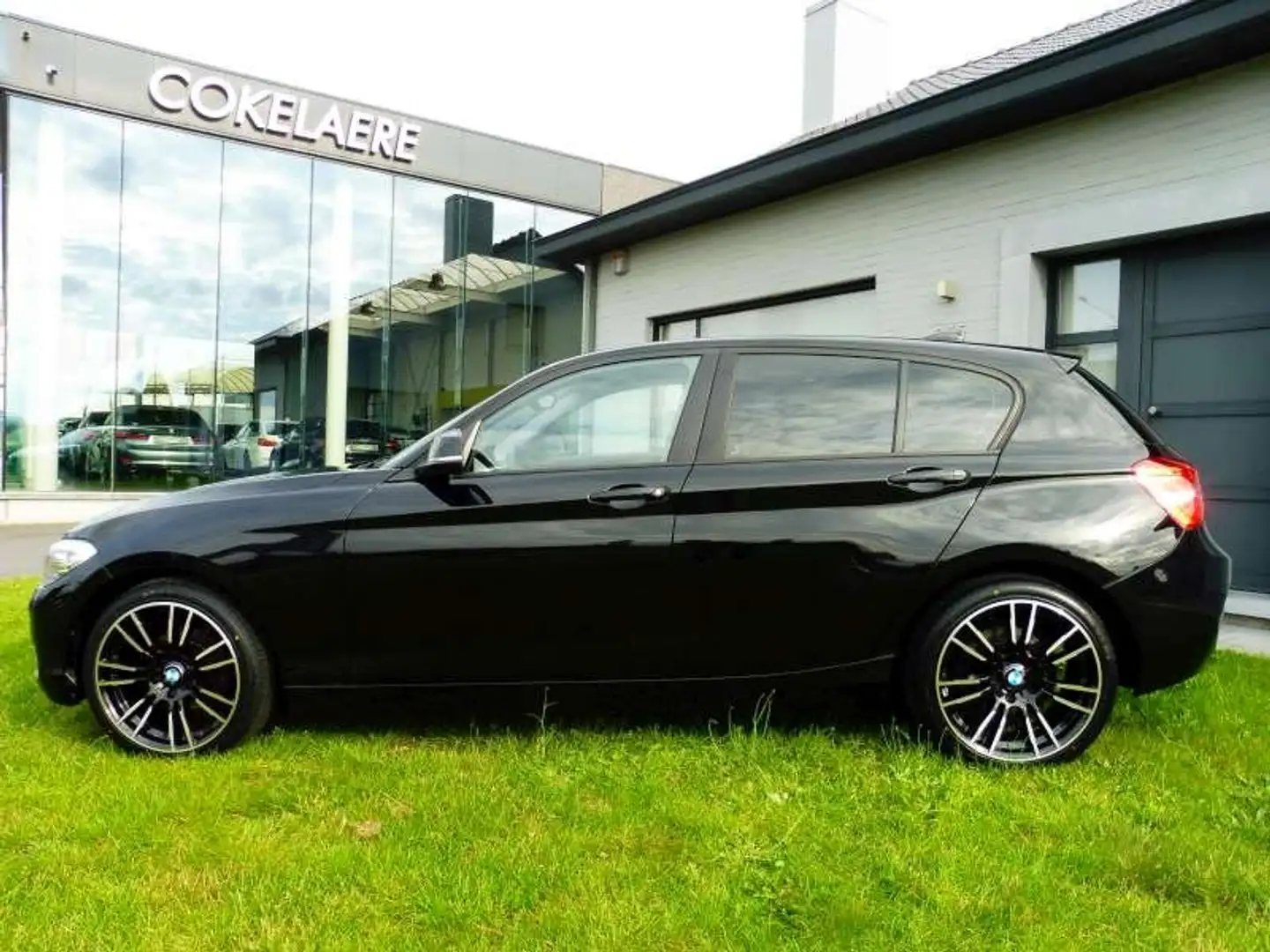 BMW 116 i Navi/AutAirco/ParkAssist/Cruise/Bluetooth/18"M Zwart - 2