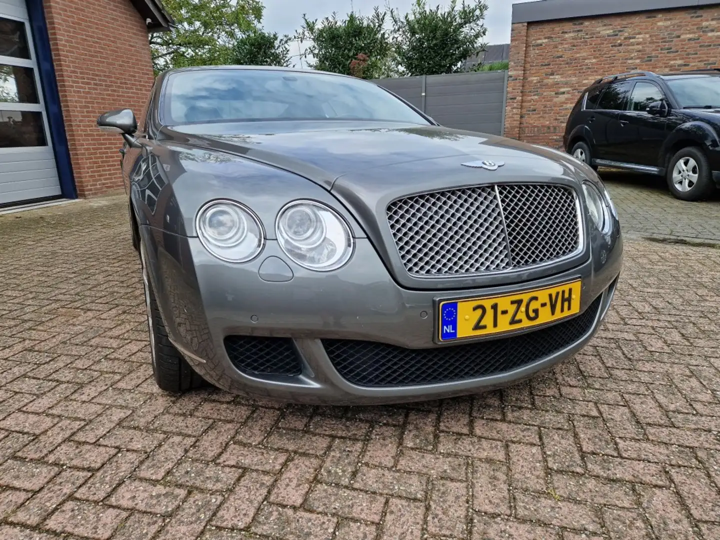 Bentley Continental GT 6.0 W12 560 Pk Aut. Originele NL-auto Dealer on Grijs - 2
