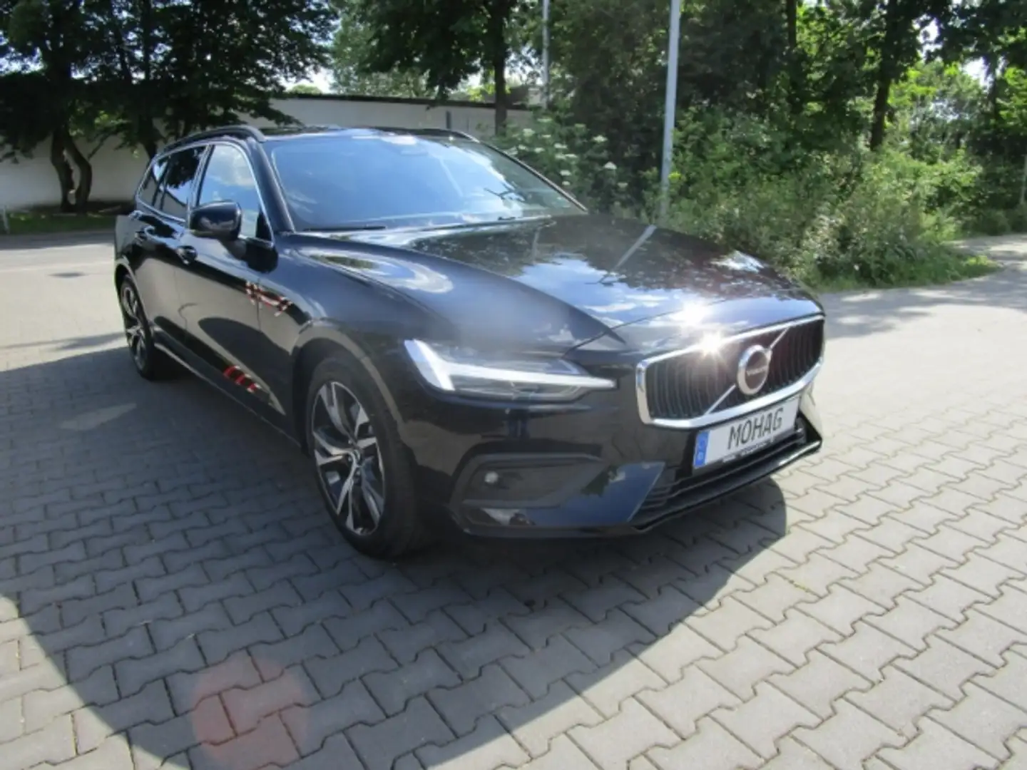 Volvo V60 Kombi B3 Benzin EU6d Core digitales Cockpit Memory Schwarz - 2