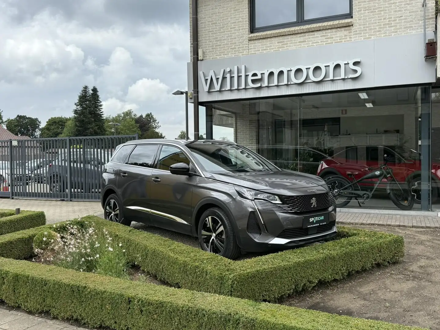 Peugeot 5008 GT 1.2 Turbo 130PK *7-Zitplaatsen*Adaptieve cru... Grijs - 1