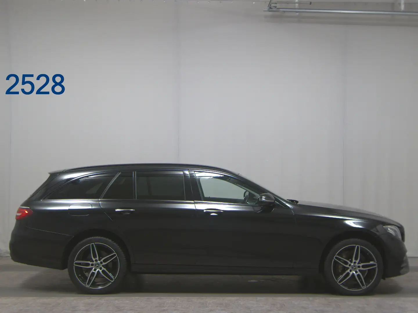 Mercedes-Benz E 400 d 4M T AMG Line Airm. Navi Widescreen Pano Siyah - 1